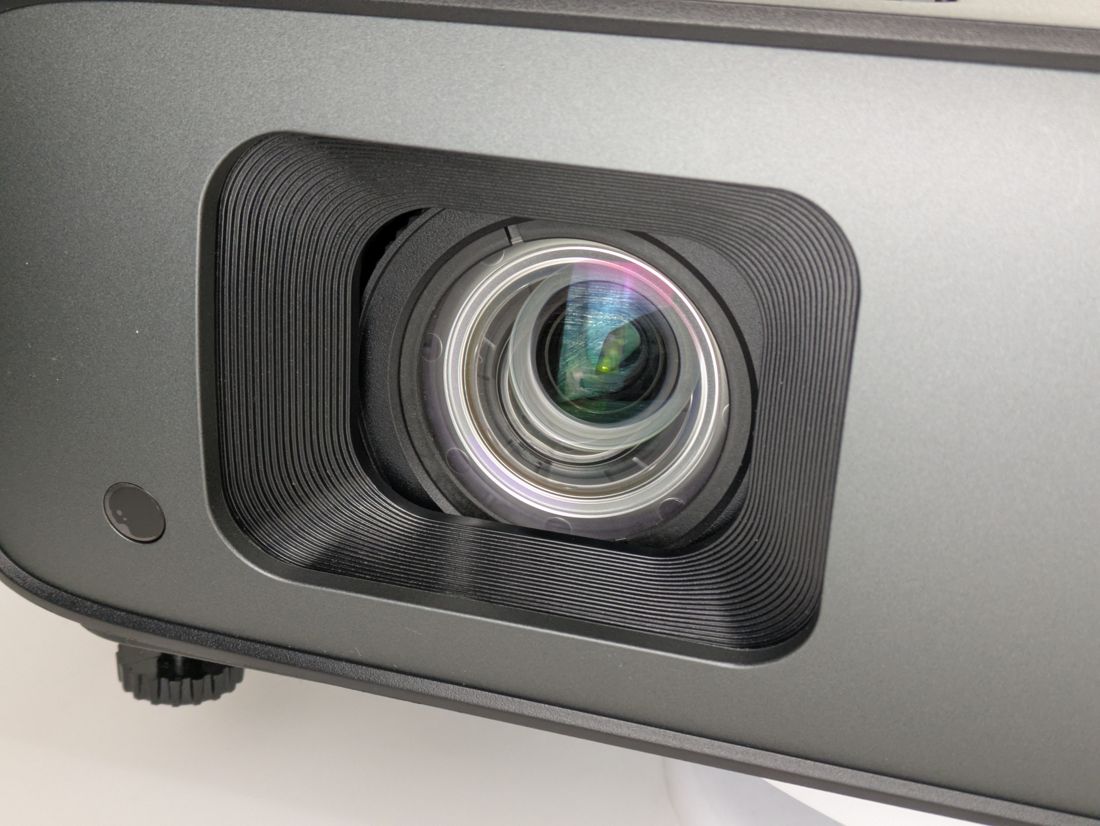 Macro of the BenQ W4100i lens