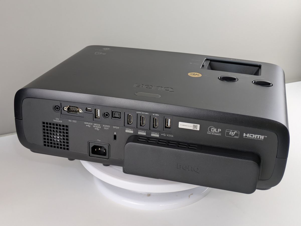 Rear input and output ports of the BenQ W4100i